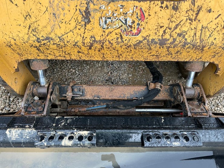 2021-caterpillar-299d3-image-10