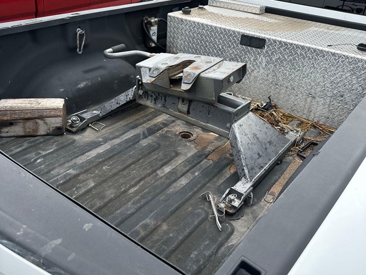 2018-ram-3500-slt-image-11