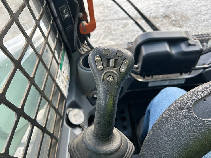 2023-bobcat-t770-image-26