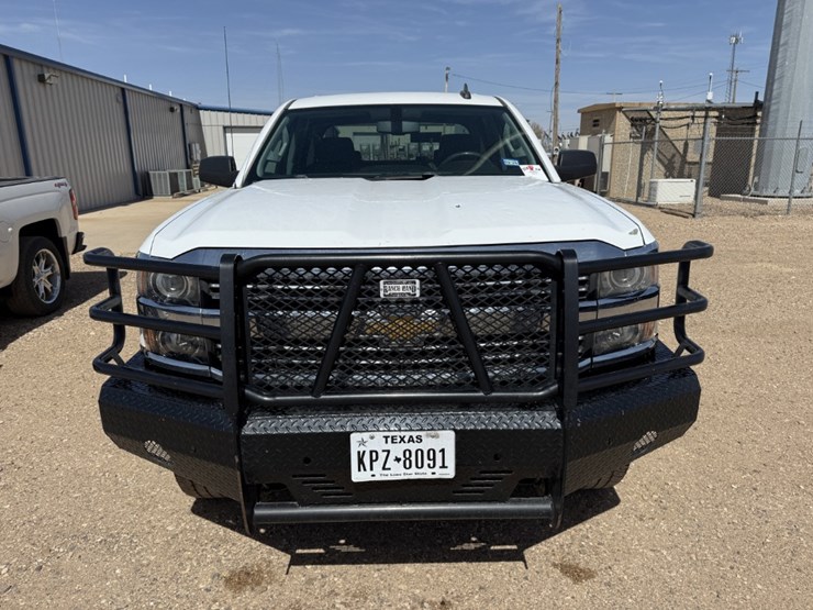2015-chevrolet-silverado-2500hd-image-2