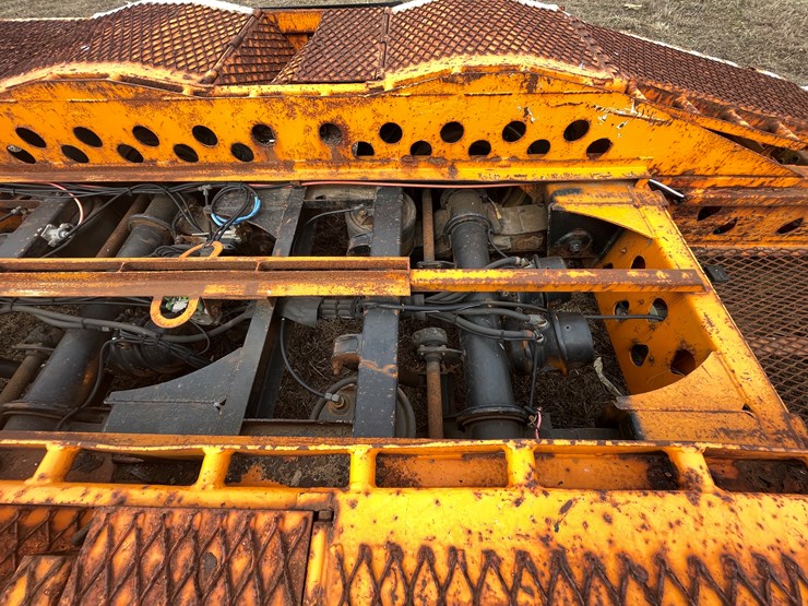 #154-•-2005-delavan-semi-truck-auto-hauler-trailer-(delay-in-title)-image-21