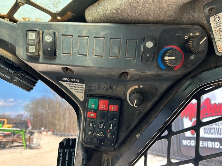 2021-deere-325g-image-21