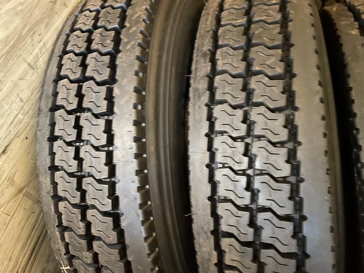 #10743-•-(4)-recapped-semi-tires-image-4