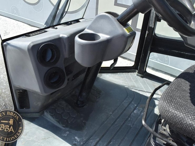 2015-caterpillar-cs66b-image-32