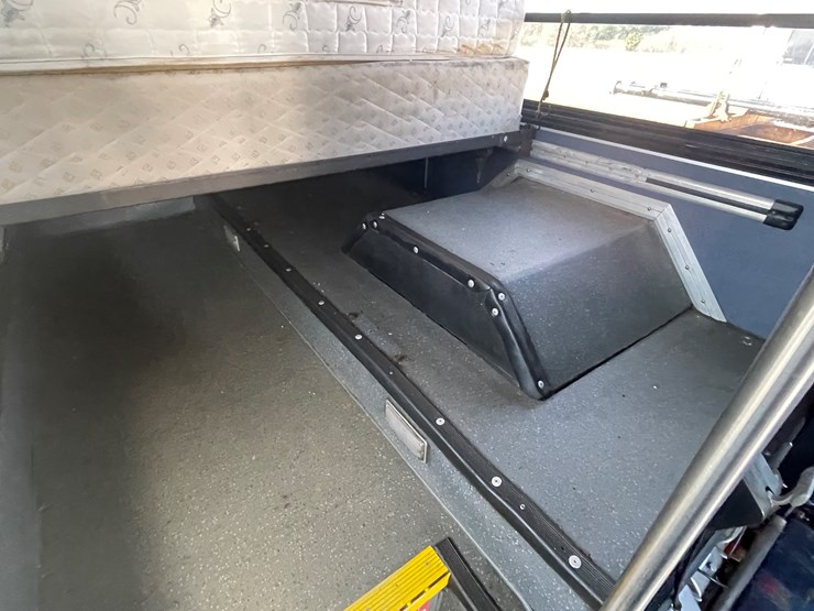 #166-•-2007-gillig-passenger-bus-(has-wi-title)-image-37