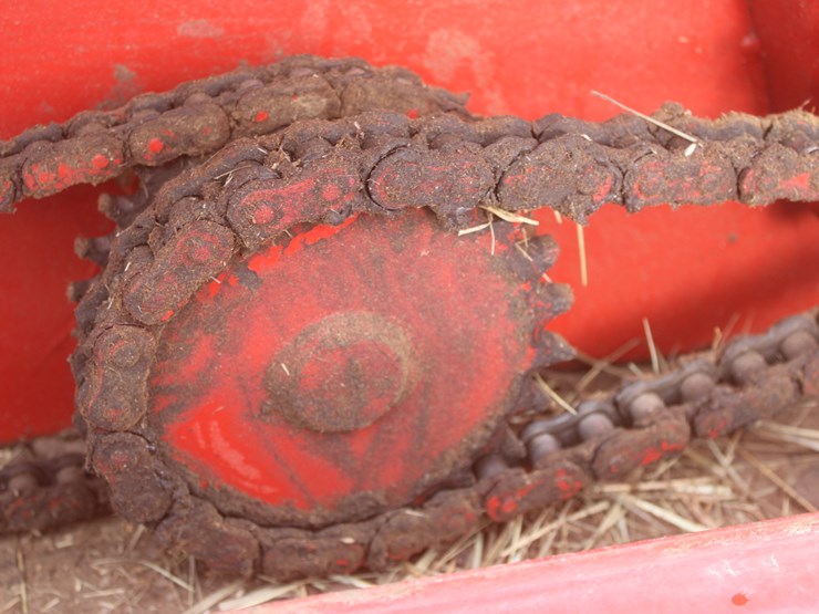 new-holland-580-image-22