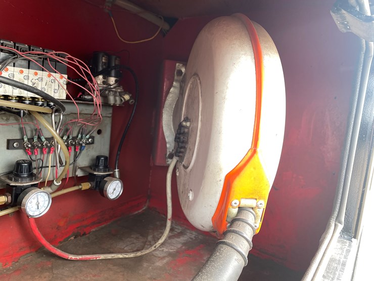 1989-peterbilt-379-image-40