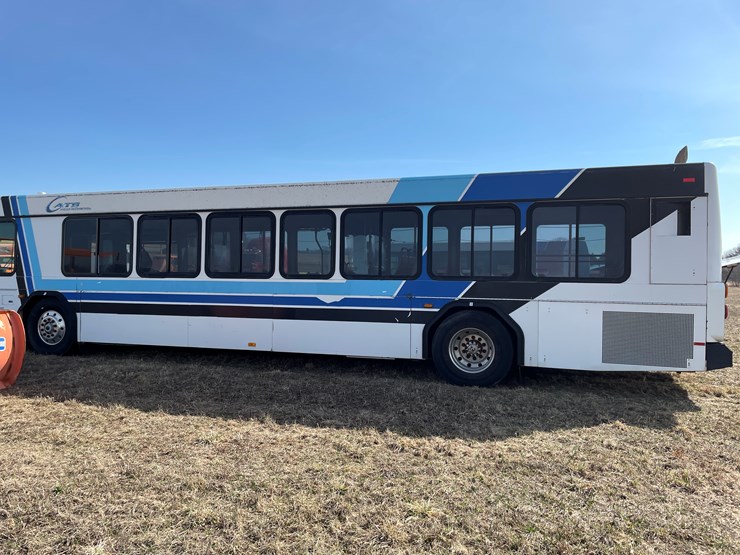 #167-•-2004-gillig-passenger-bus-(has-wi-title)-image-8