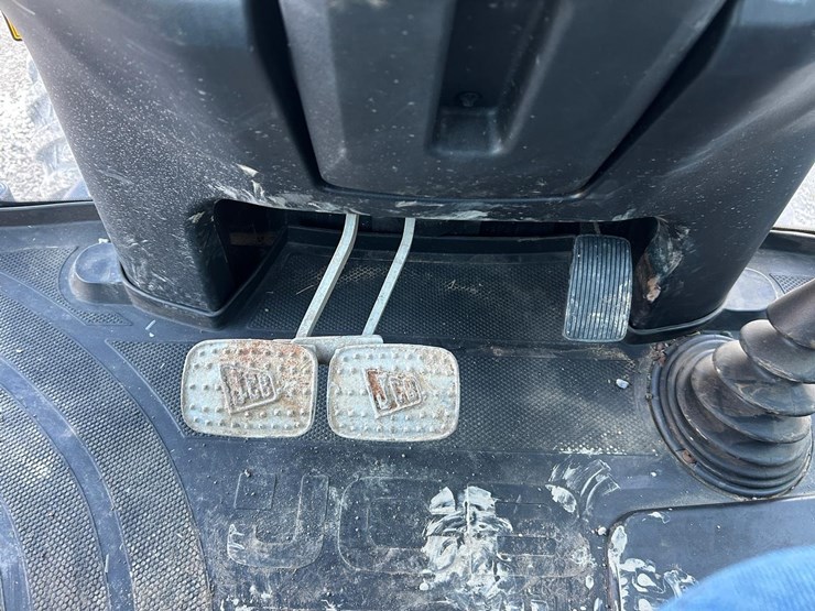 2021-jcb-3cx-image-22