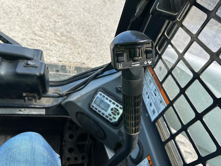 2022-bobcat-t770-image-22