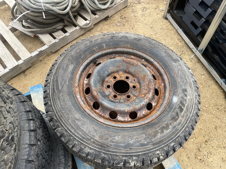 #3927-•-(6)-spare-rims-and-tires-image-3