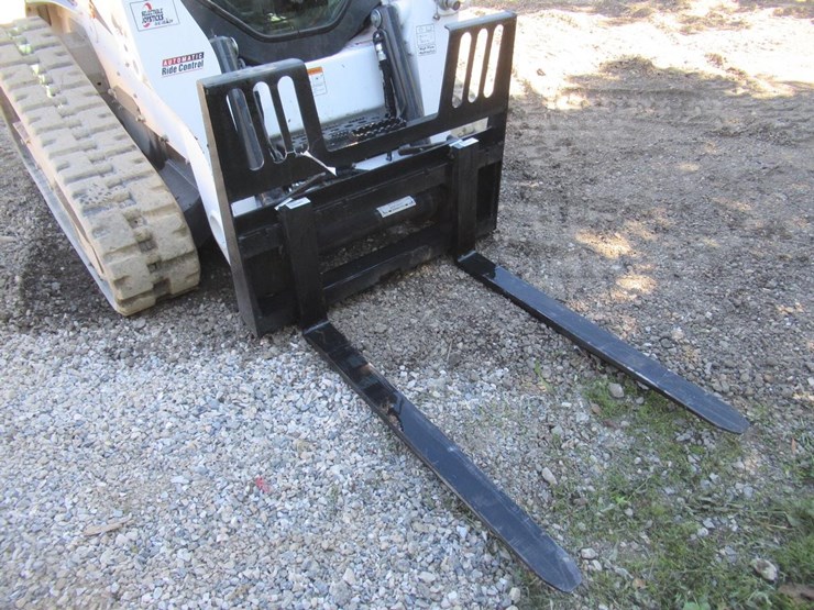 wildcat-48"-walk-through-skid-steer-pallet-forks-image-4