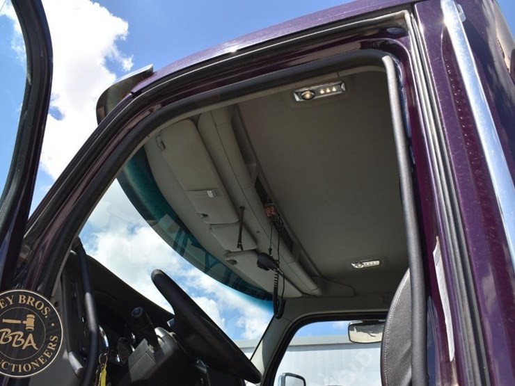 2019-kenworth-t880-image-36