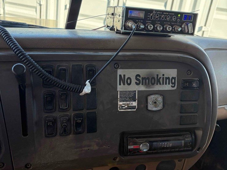 2007-mack-cv713-tri-axle-dump-image-11