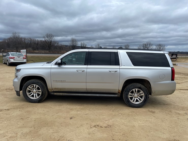 2015-chevrolet-suburban-image-8