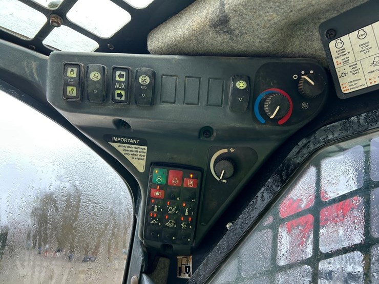 2020-deere-325g-image-22