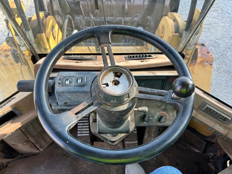 caterpillar-it28f-image-21