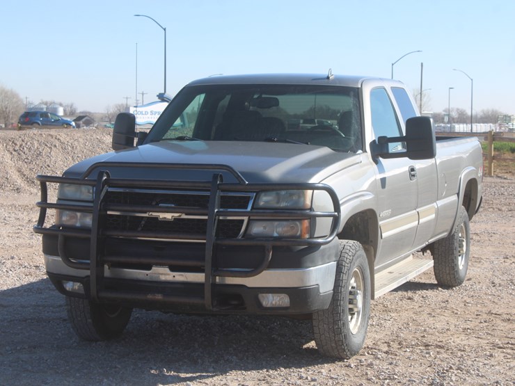 2006-chevrolet-2500-image-2