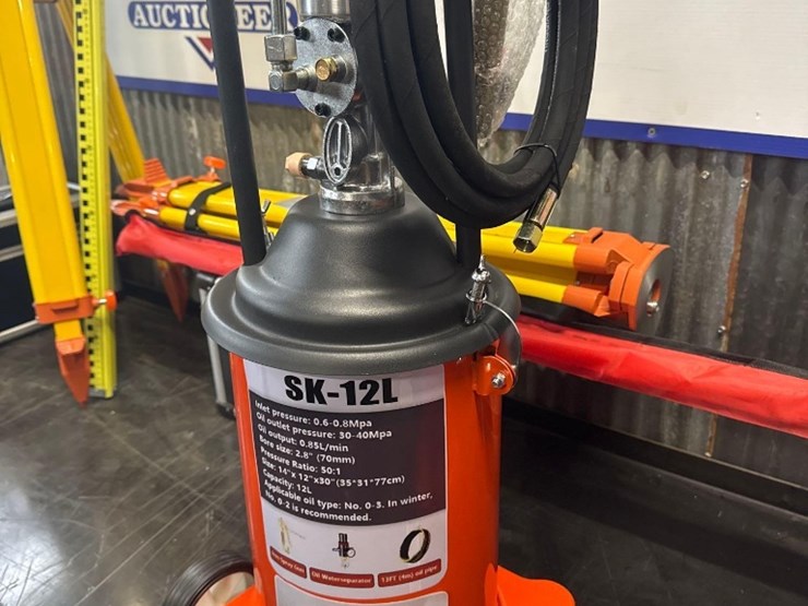 new-sklp-co-mobile-grease-pump-model-sk-12l-image-2