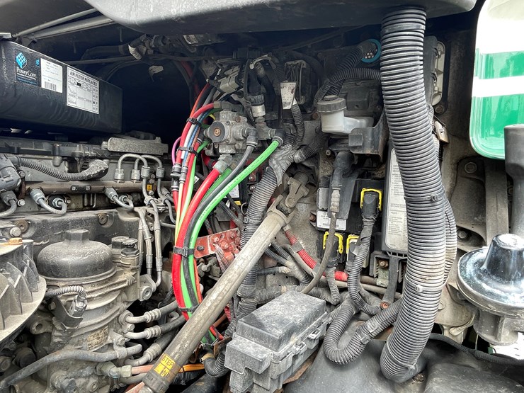 #113-•-2017-freightliner-single-axle-day-cab-semi-tractor-(has-wi-title)-image-44