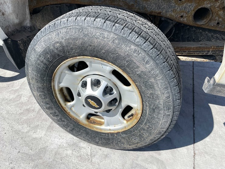 2015-chevrolet-1500-image-25