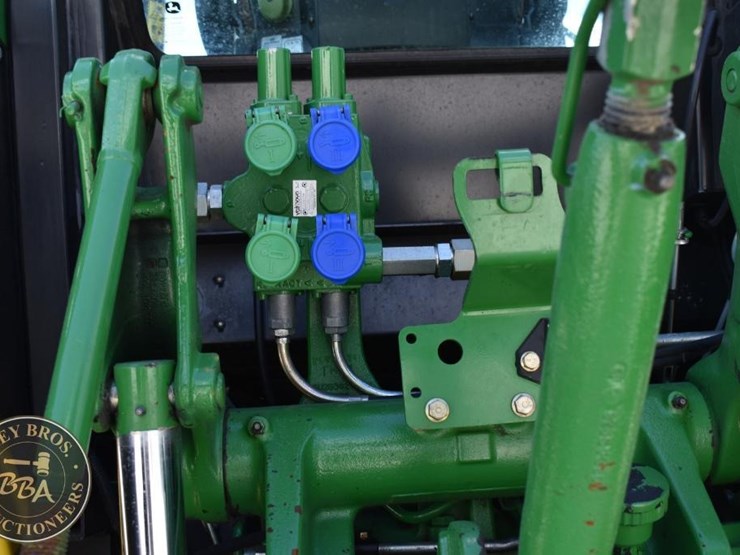 2014-john-deere-6140d-image-27