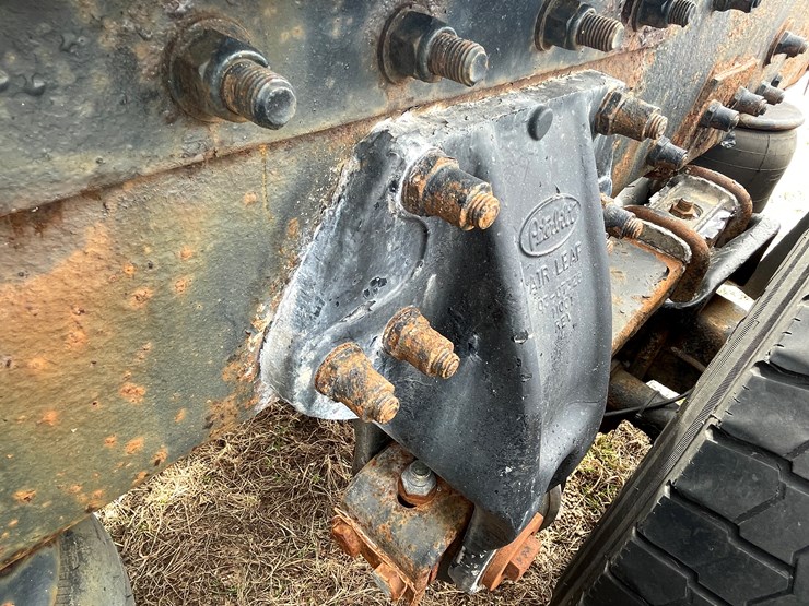 1999-peterbilt-377-image-29