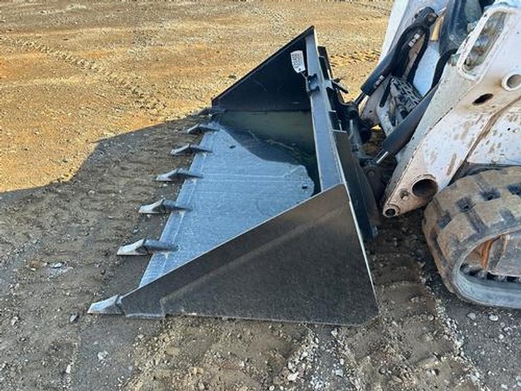 wildcat-80"-skid-steer-high-capacity-tooth-bucket-image-5