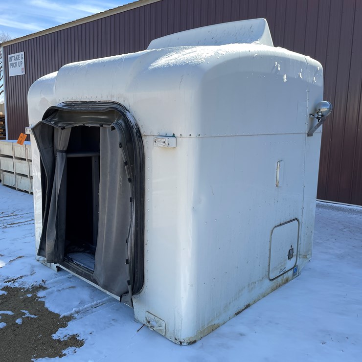 #3937 • Semi Sleeper Cab