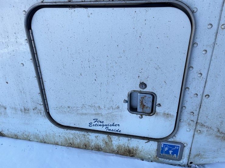 #3937-•-semi-sleeper-cab-image-26