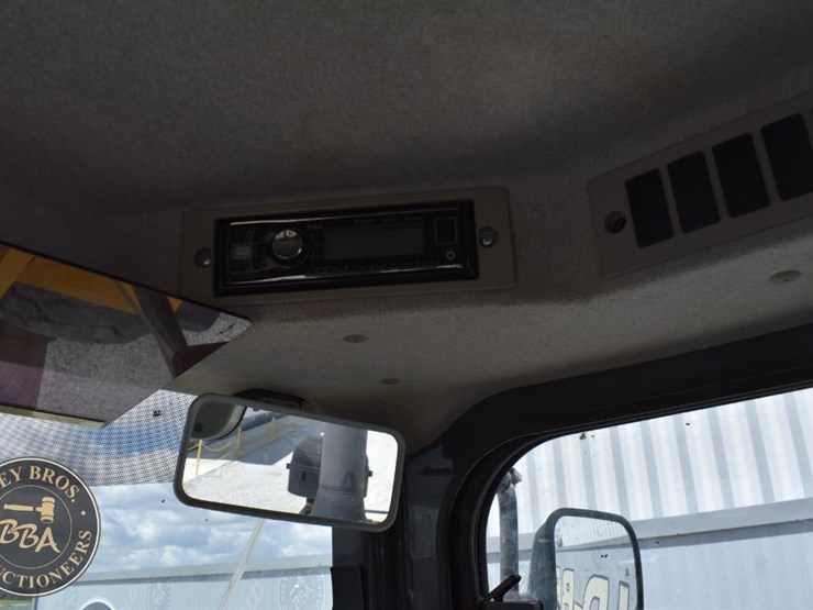 2015-kawasaki-95z7-image-45