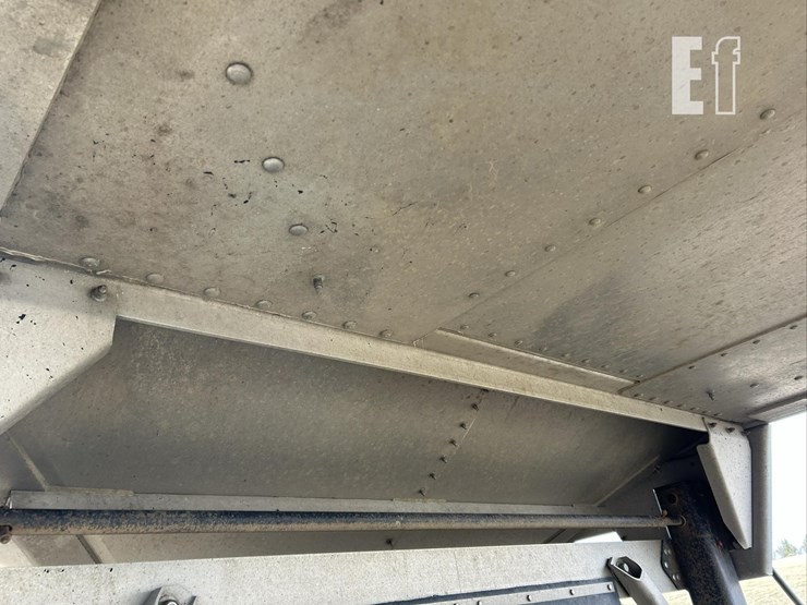 2025-wilson-grain-trailer-image-76