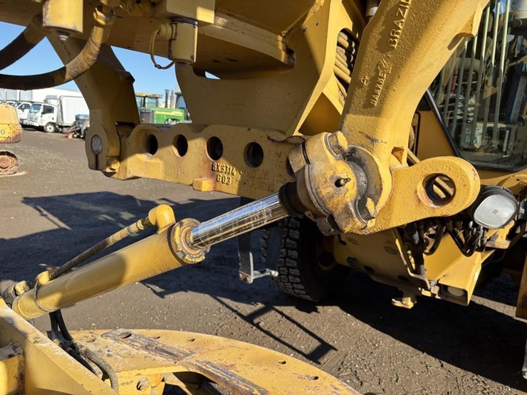 caterpillar-143h-image-12