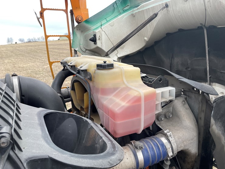 #110-•-2014-volvo-car-hauler-semi-and-trailer-(has-wi-title)-image-84