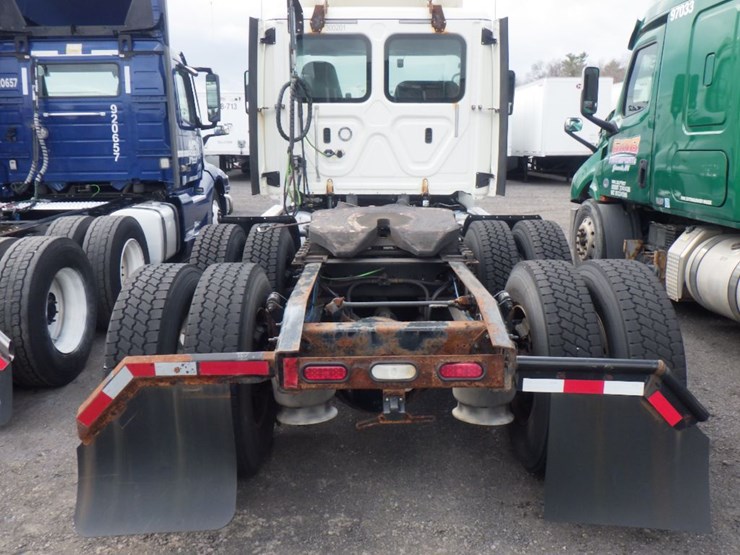 2018-freightliner-cascadia-125-image-9