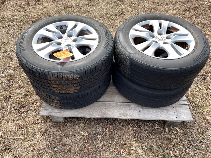 #10703-•-(4)-bridgestone-16"-tires-on-honda-5-bolt-aluminum-rims-image-2