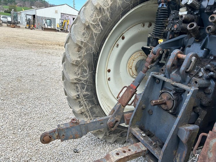 new-holland-tm135-image-13