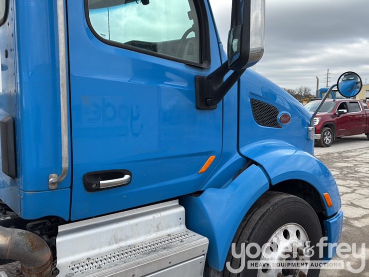 2018-peterbilt-579-image-97