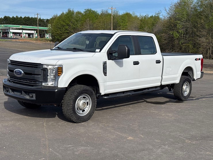 2018-ford-f250-xl-image-1