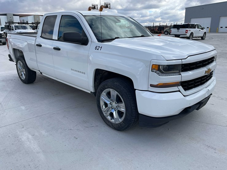 2017-chevrolet-1500-image-3