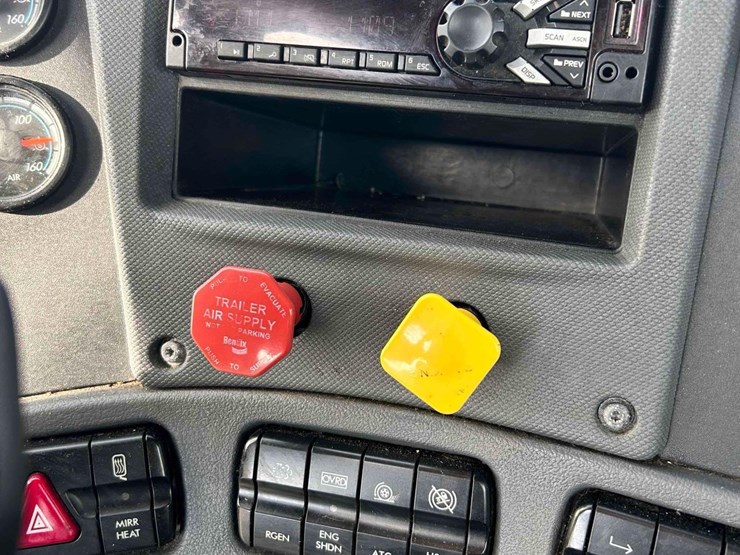 2020-freightliner-cascadia-single-axle-road-tractor-image-24