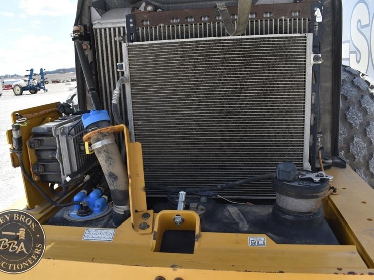 2015-caterpillar-cs66b-image-22