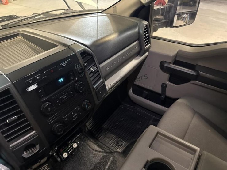 2017-ford-f550-image-26