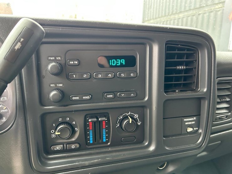 2004-chevrolet-1500-image-27