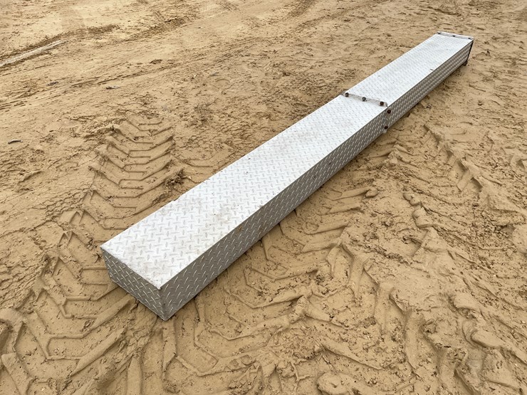 #3925-•-aluminum-truck-box-image-3