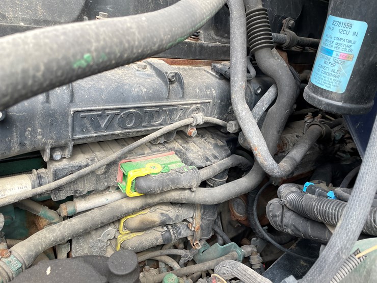 #117-•-2009-volvo-day-cab-semi-tractor-(has-wi-title)-image-56