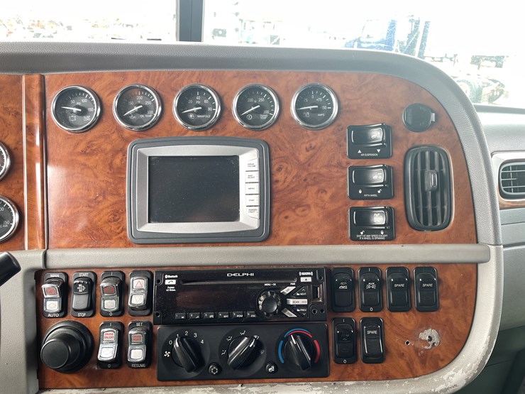 2008-peterbilt-386-image-65