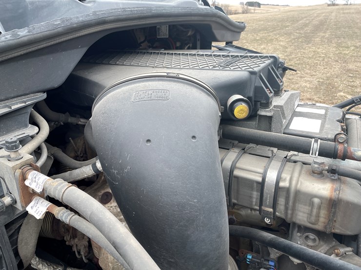 #114-•-2017-freightliner-single-axle-day-cab-semi-tractor-(has-wi-title)-image-63