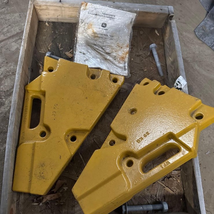 New John Deere Counterweights Model T464632X019
