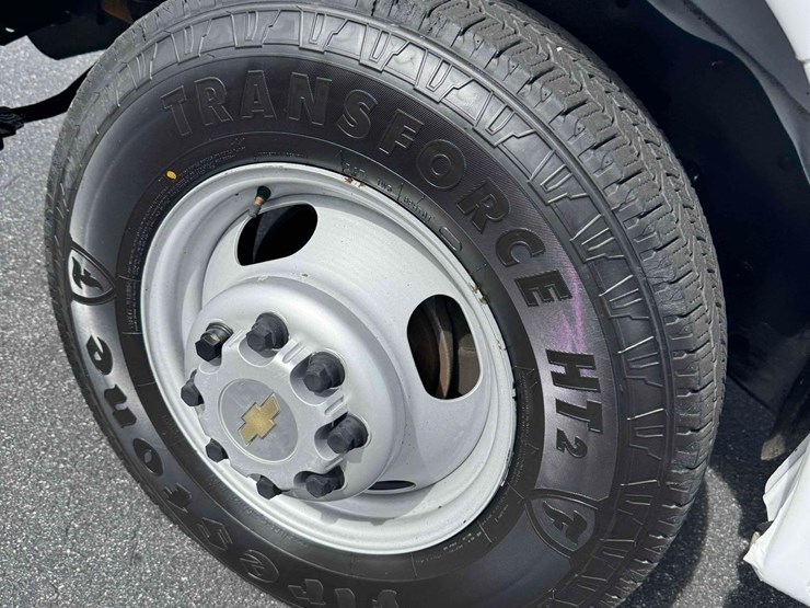 2009-chevrolet-3500-image-19